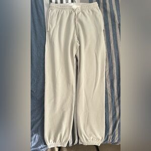 ALO Yoga Cream Sweatpants for Effortless Style